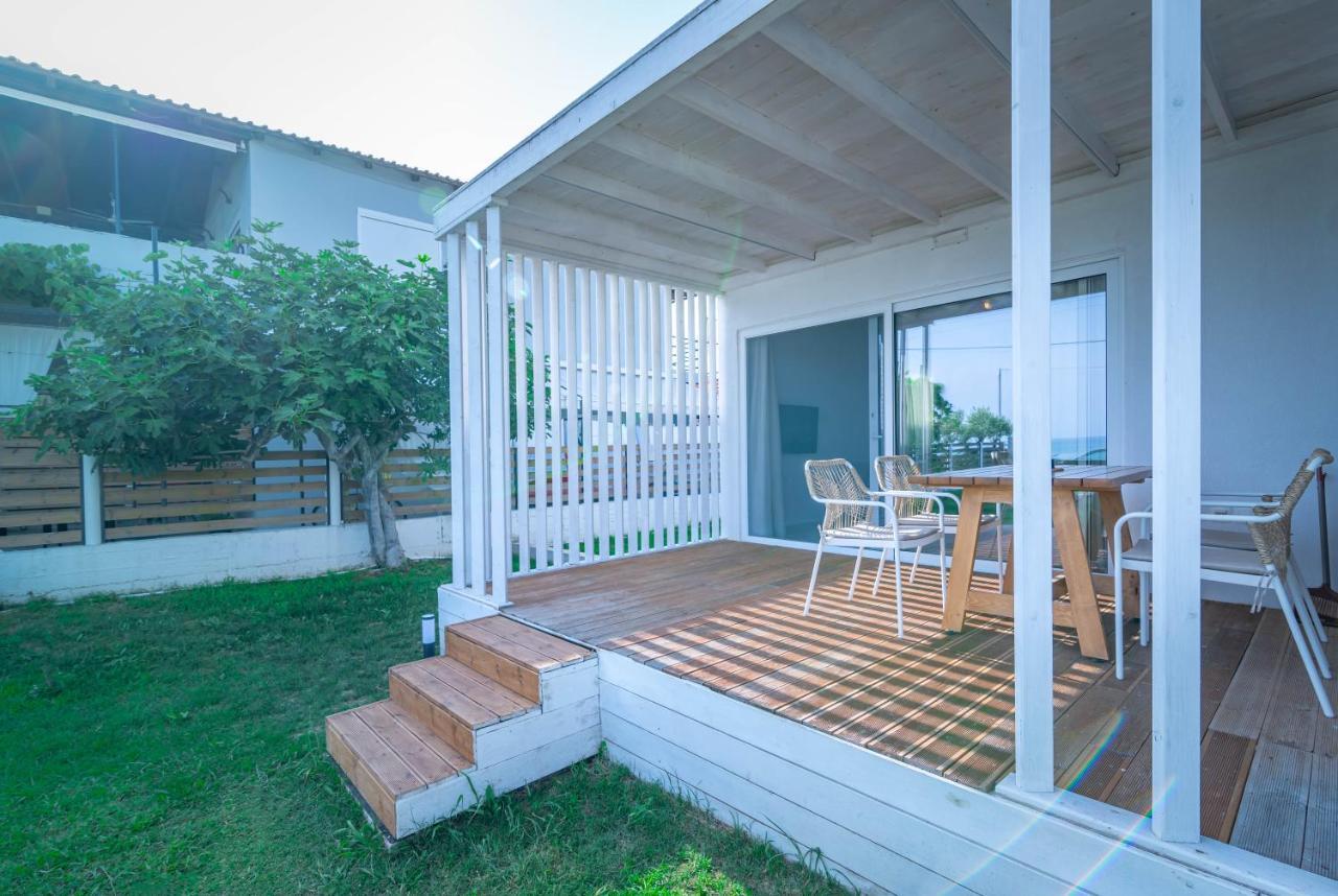 Thea Eco Suites Nea Kallikrateia Екстериор снимка